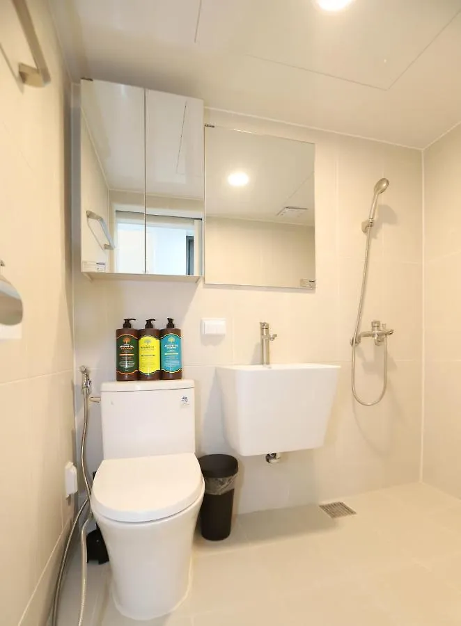 J Garden Apartment Seoul 0*,